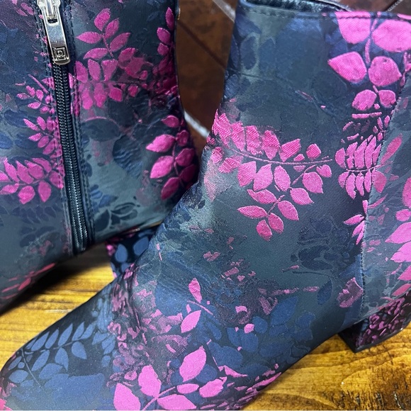 Floral Ankle Boots - Navy, Black and Pink, Liz Claiborne Size 10W - Picture 5 of 16
